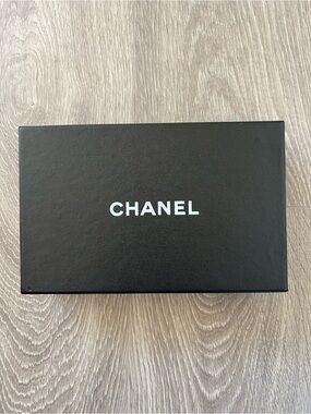 Chanel Box (BB82)